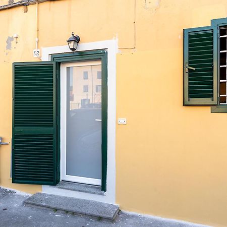 Livorno Yellow Apartament Near The Sea Bagian luar foto
